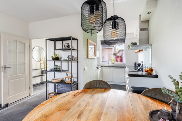 Foto - Te koop:  Verzorgde tussenwoning in Fijnaart!